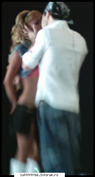 Annie cu Poncho sau cu Christopher?? - cU PONCHO!!!!!!!!!!! NICI NU SE - ♥Anahi♥
