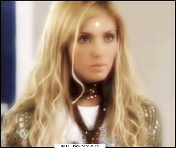 Mia Colucci - offffff doamne si ninune di fata chai ieri mam - ♥Anahi♥
