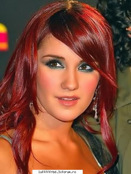 look-urile lui Dulce Maria - mda....... si parul ondulat cind il are tot tare - ♥Dulce Maria♥
