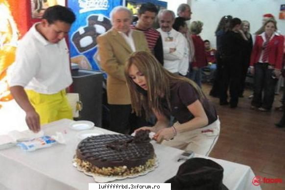 la ziua ei de nahstere!! poze sooper shi un pik mai rare cu annie